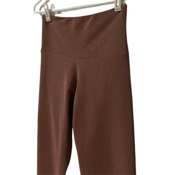 ONZIE Ribbed Yoga Leggings - Size Medium - Picture 3 of 14